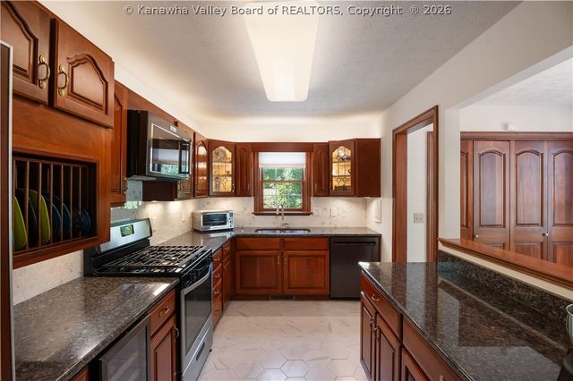 14 Stonegate Drive, Hurricane, WV 25526