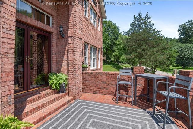 14 Stonegate Drive, Hurricane, WV 25526