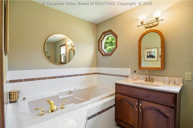 14 Stonegate Drive, Hurricane, WV 25526