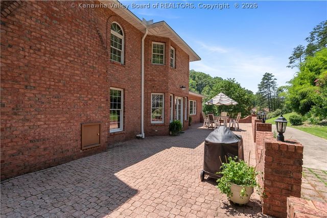 14 Stonegate Drive, Hurricane, WV 25526