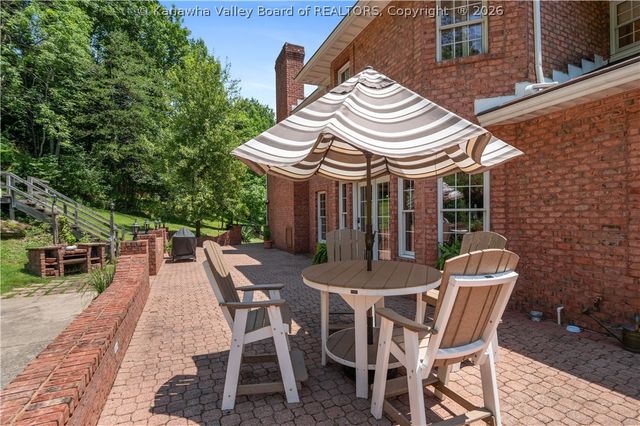 14 Stonegate Drive, Hurricane, WV 25526