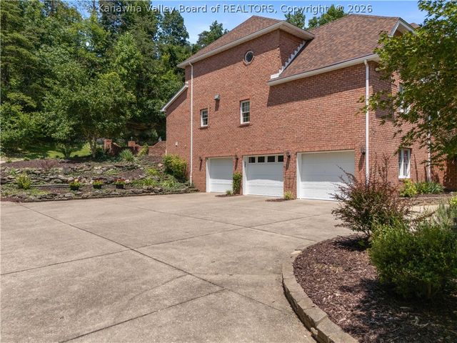 14 Stonegate Drive, Hurricane, WV 25526