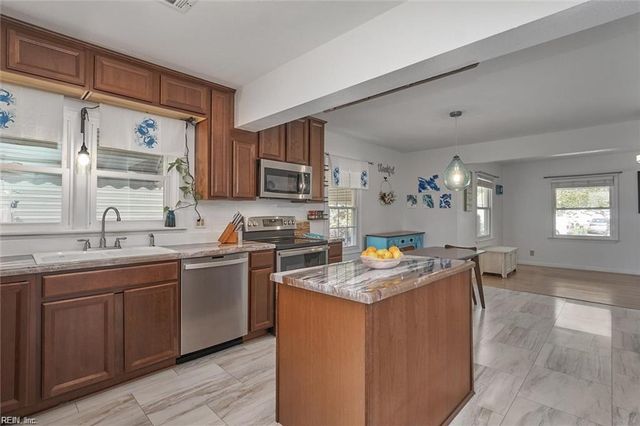 708 Sparrow RD, Chesapeake, VA 23325