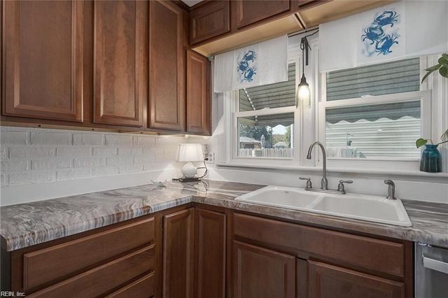 708 Sparrow RD, Chesapeake, VA 23325