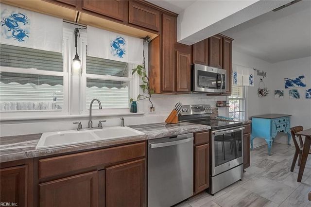 708 Sparrow RD, Chesapeake, VA 23325