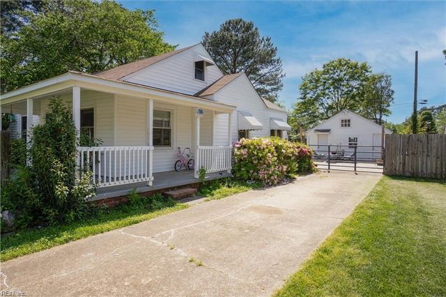 708 Sparrow RD, Chesapeake, VA 23325