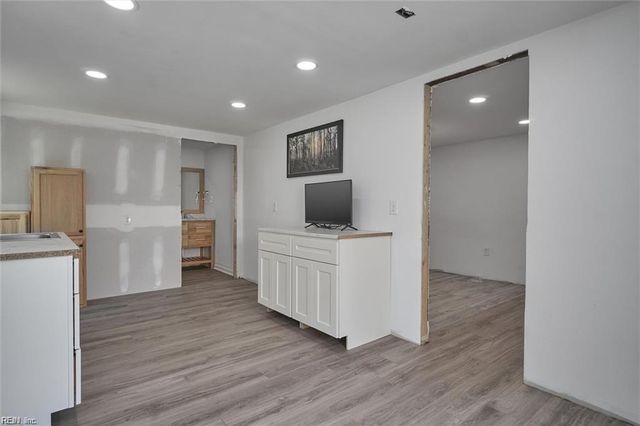 708 Sparrow RD, Chesapeake, VA 23325