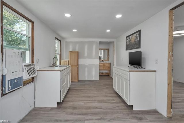 708 Sparrow RD, Chesapeake, VA 23325