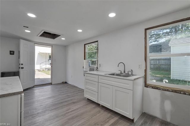 708 Sparrow RD, Chesapeake, VA 23325