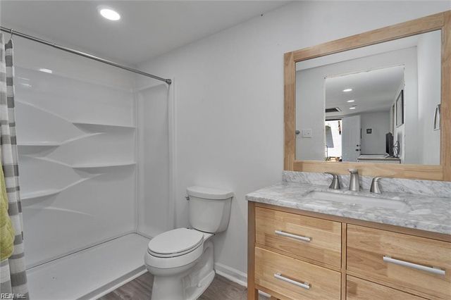 708 Sparrow RD, Chesapeake, VA 23325