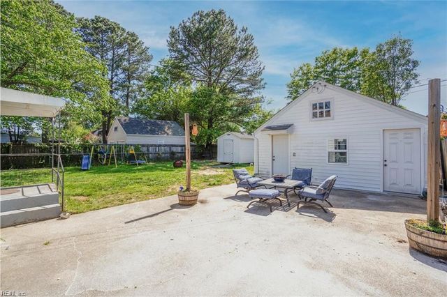 708 Sparrow RD, Chesapeake, VA 23325