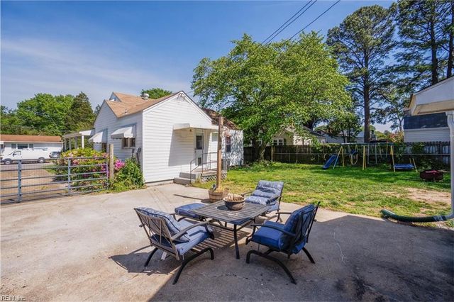 708 Sparrow RD, Chesapeake, VA 23325