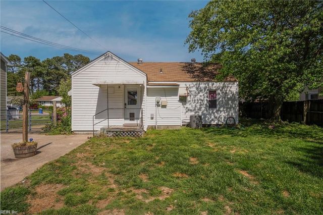 708 Sparrow RD, Chesapeake, VA 23325