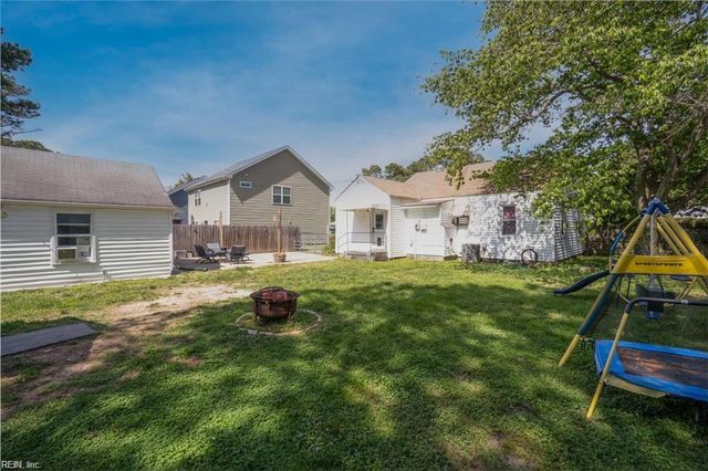 708 Sparrow RD, Chesapeake, VA 23325