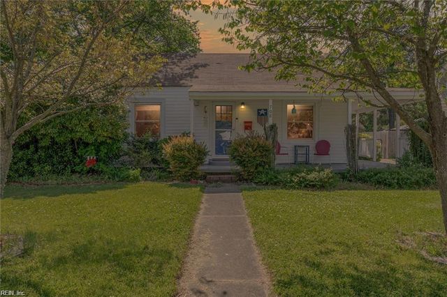 708 Sparrow RD, Chesapeake, VA 23325