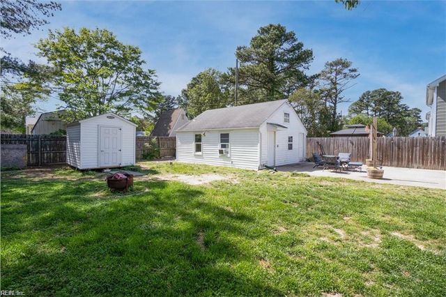 708 Sparrow RD, Chesapeake, VA 23325