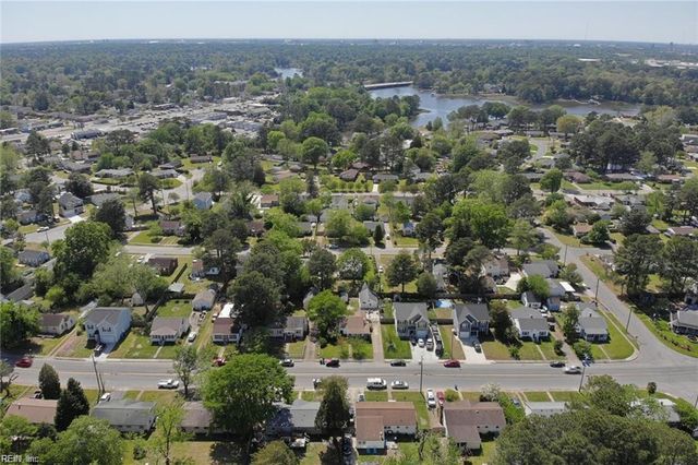 708 Sparrow RD, Chesapeake, VA 23325