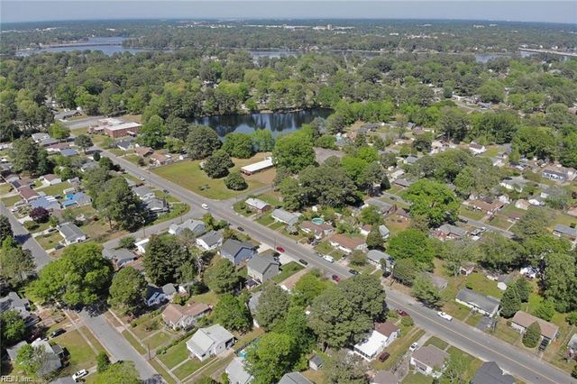 708 Sparrow RD, Chesapeake, VA 23325