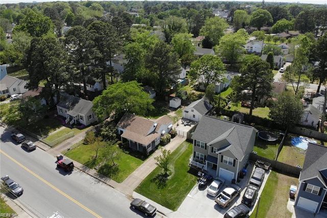 708 Sparrow RD, Chesapeake, VA 23325