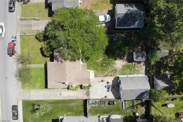 708 Sparrow RD, Chesapeake, VA 23325