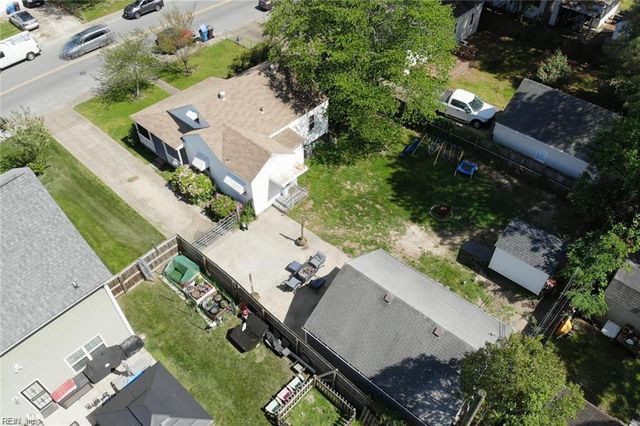 708 Sparrow RD, Chesapeake, VA 23325