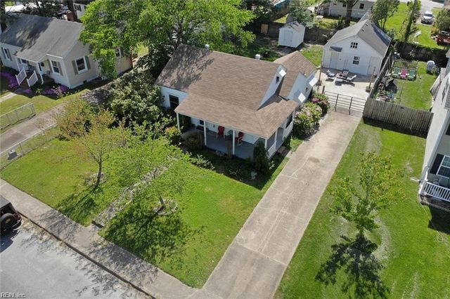 708 Sparrow RD, Chesapeake, VA 23325