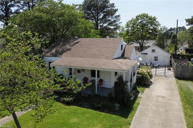 708 Sparrow RD, Chesapeake, VA 23325