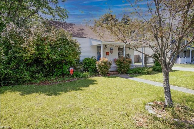 708 Sparrow RD, Chesapeake, VA 23325