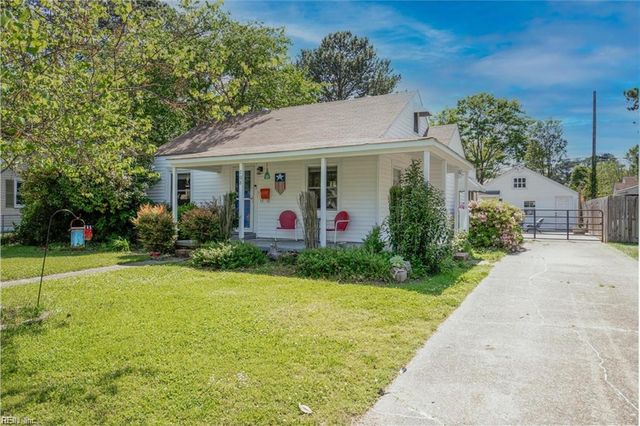 708 Sparrow RD, Chesapeake, VA 23325