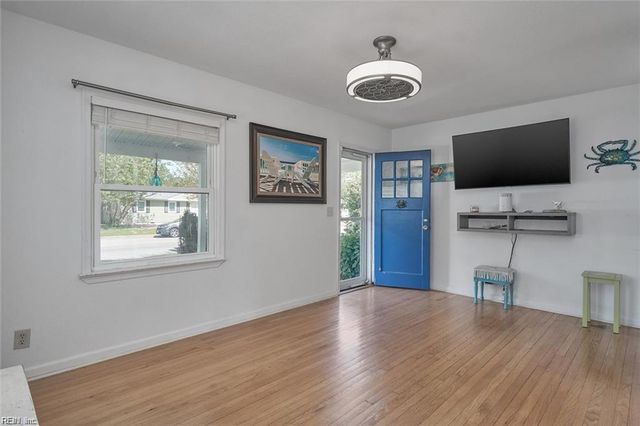 708 Sparrow RD, Chesapeake, VA 23325