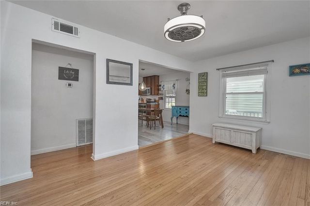 708 Sparrow RD, Chesapeake, VA 23325