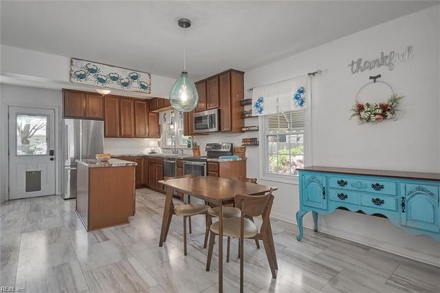 708 Sparrow RD, Chesapeake, VA 23325