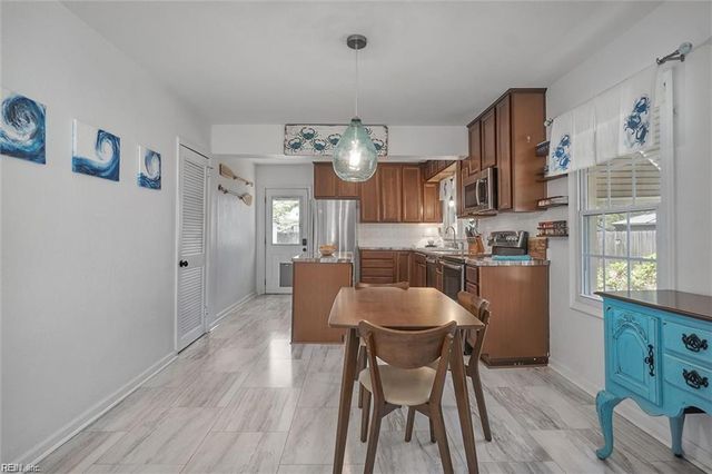 708 Sparrow RD, Chesapeake, VA 23325