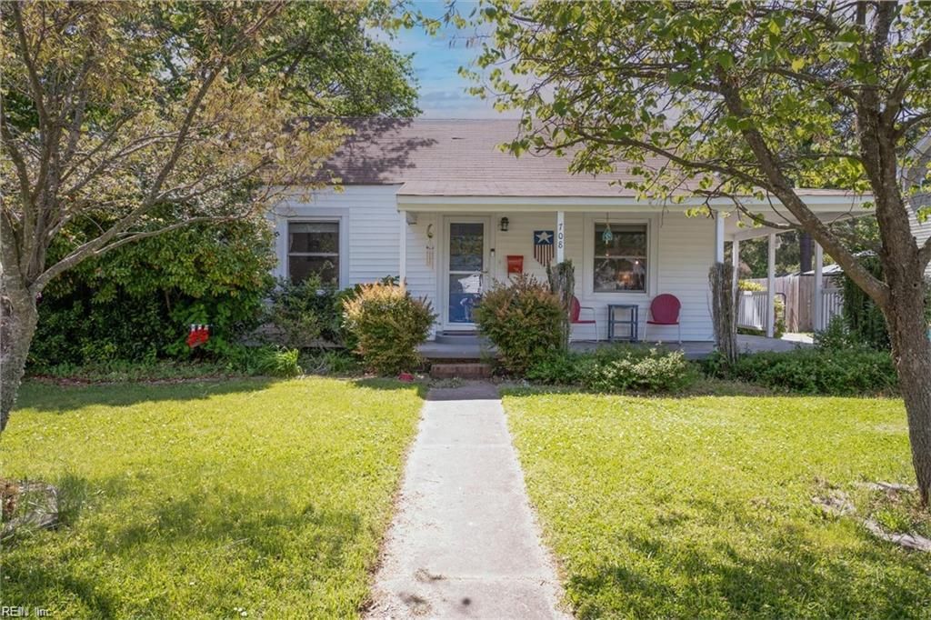 708 Sparrow RD, Chesapeake, VA 23325