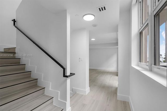 601 NE 23rd Street TH4, Miami, FL 33137