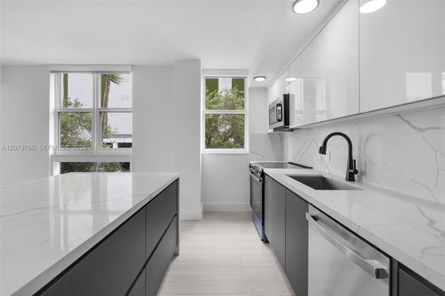 601 NE 23rd Street TH4, Miami, FL 33137