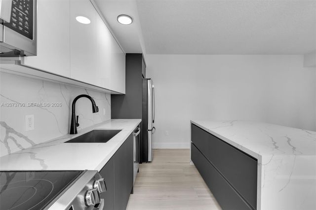 601 NE 23rd Street TH4, Miami, FL 33137