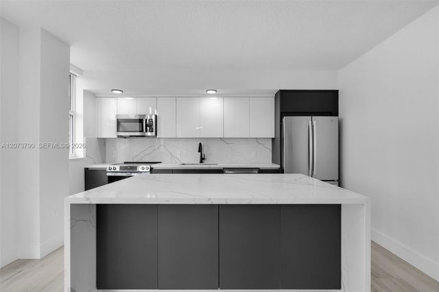 601 NE 23rd Street TH4, Miami, FL 33137