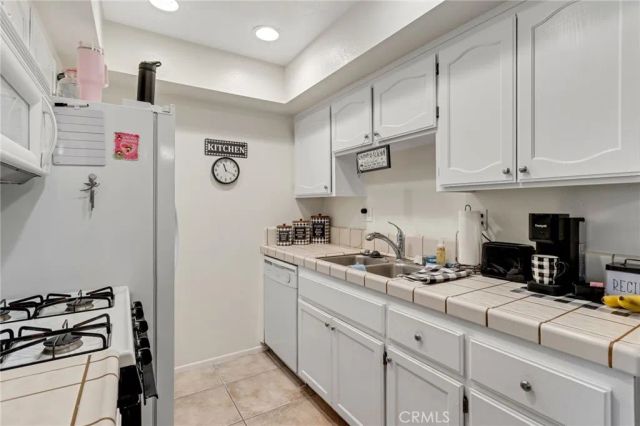 19222 Cottonwood Drive, Apple Valley, CA 92308