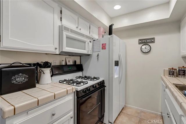 19222 Cottonwood Drive, Apple Valley, CA 92308