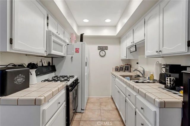 19222 Cottonwood Drive, Apple Valley, CA 92308