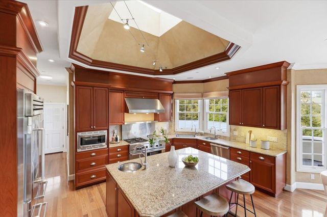 1215 Tournament Drive, Hillsborough, CA 94010