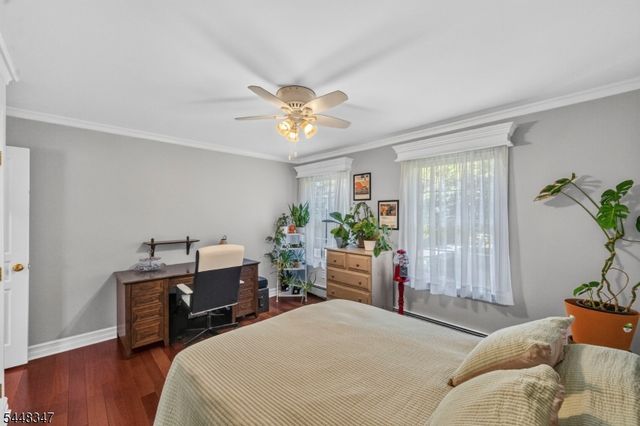 6 Park Ln, Jefferson Twp., NJ 07438