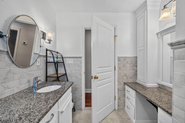 6 Park Ln, Jefferson Twp., NJ 07438