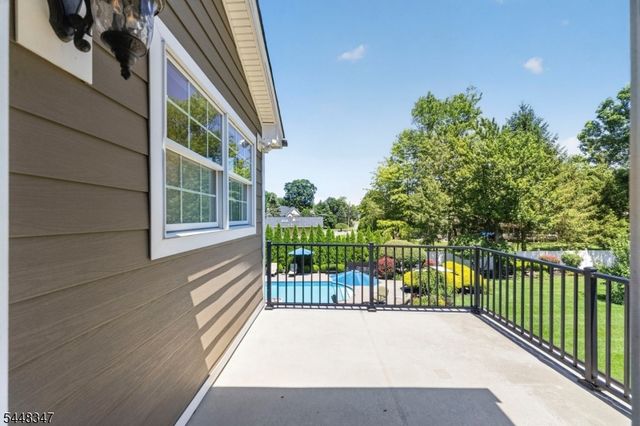 6 Park Ln, Jefferson Twp., NJ 07438