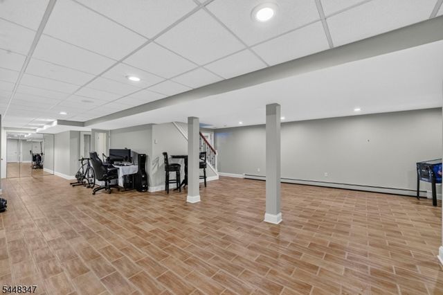 6 Park Ln, Jefferson Twp., NJ 07438