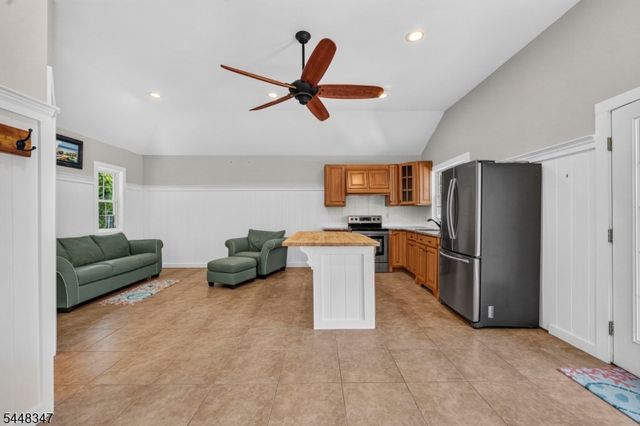 6 Park Ln, Jefferson Twp., NJ 07438
