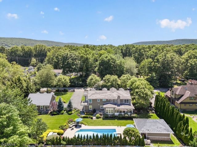 6 Park Ln, Jefferson Twp., NJ 07438