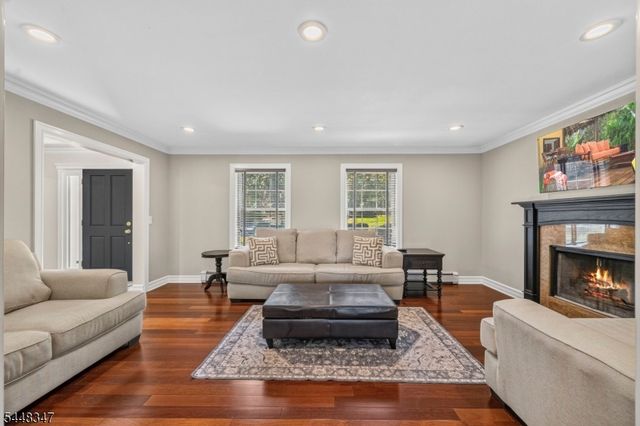 6 Park Ln, Jefferson Twp., NJ 07438