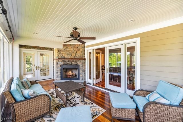 6 Park Ln, Jefferson Twp., NJ 07438